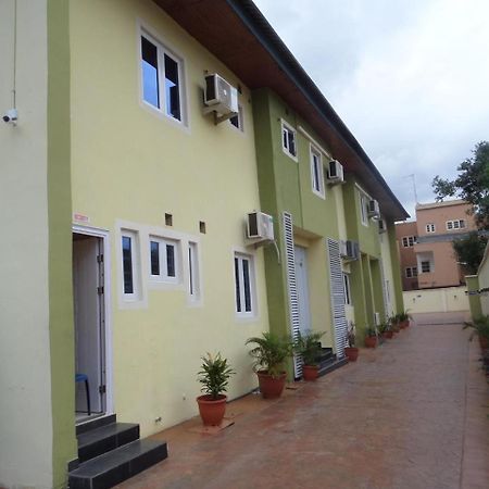 Alexia'S Place Hotel Lagos Extérieur photo