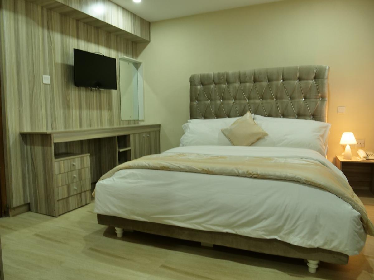 Alexia'S Place Hotel Lagos Extérieur photo