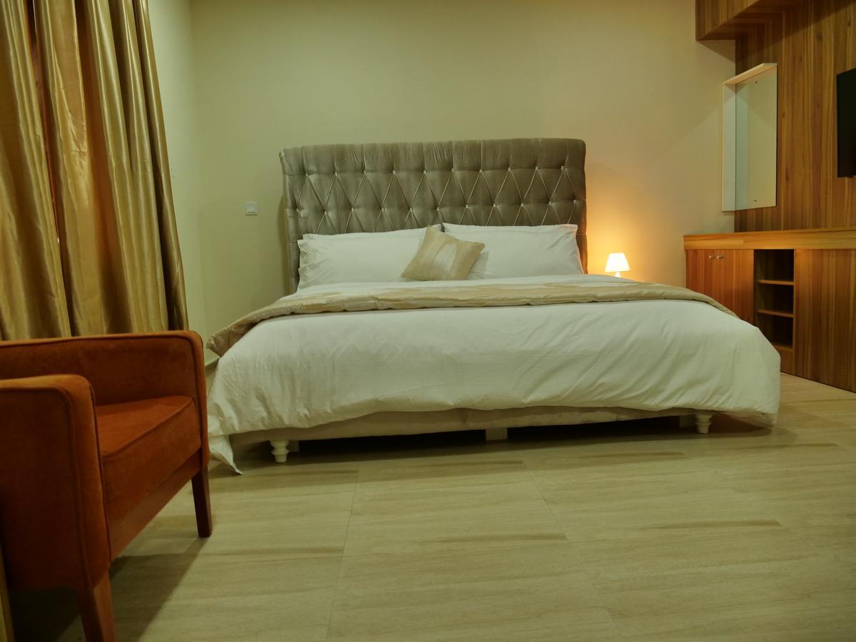 Alexia'S Place Hotel Lagos Extérieur photo