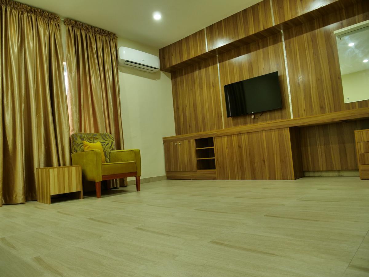 Alexia'S Place Hotel Lagos Extérieur photo