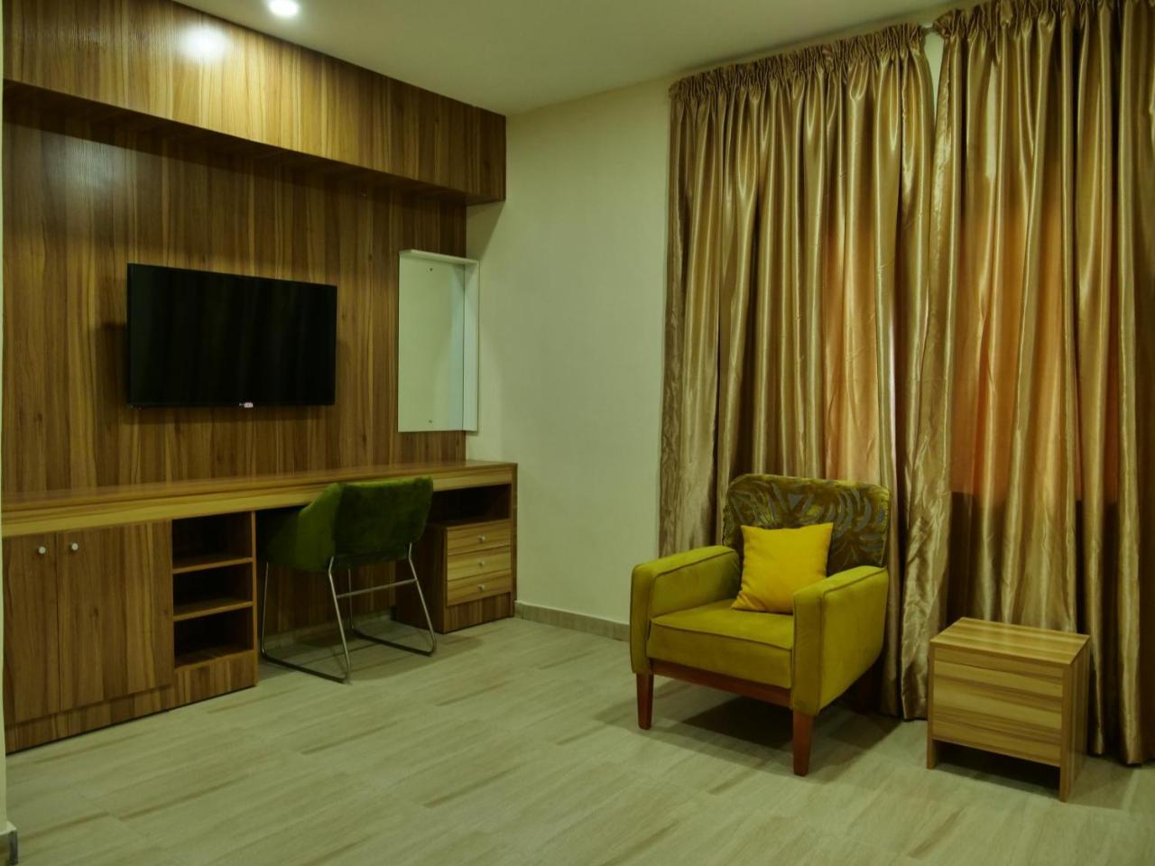Alexia'S Place Hotel Lagos Extérieur photo