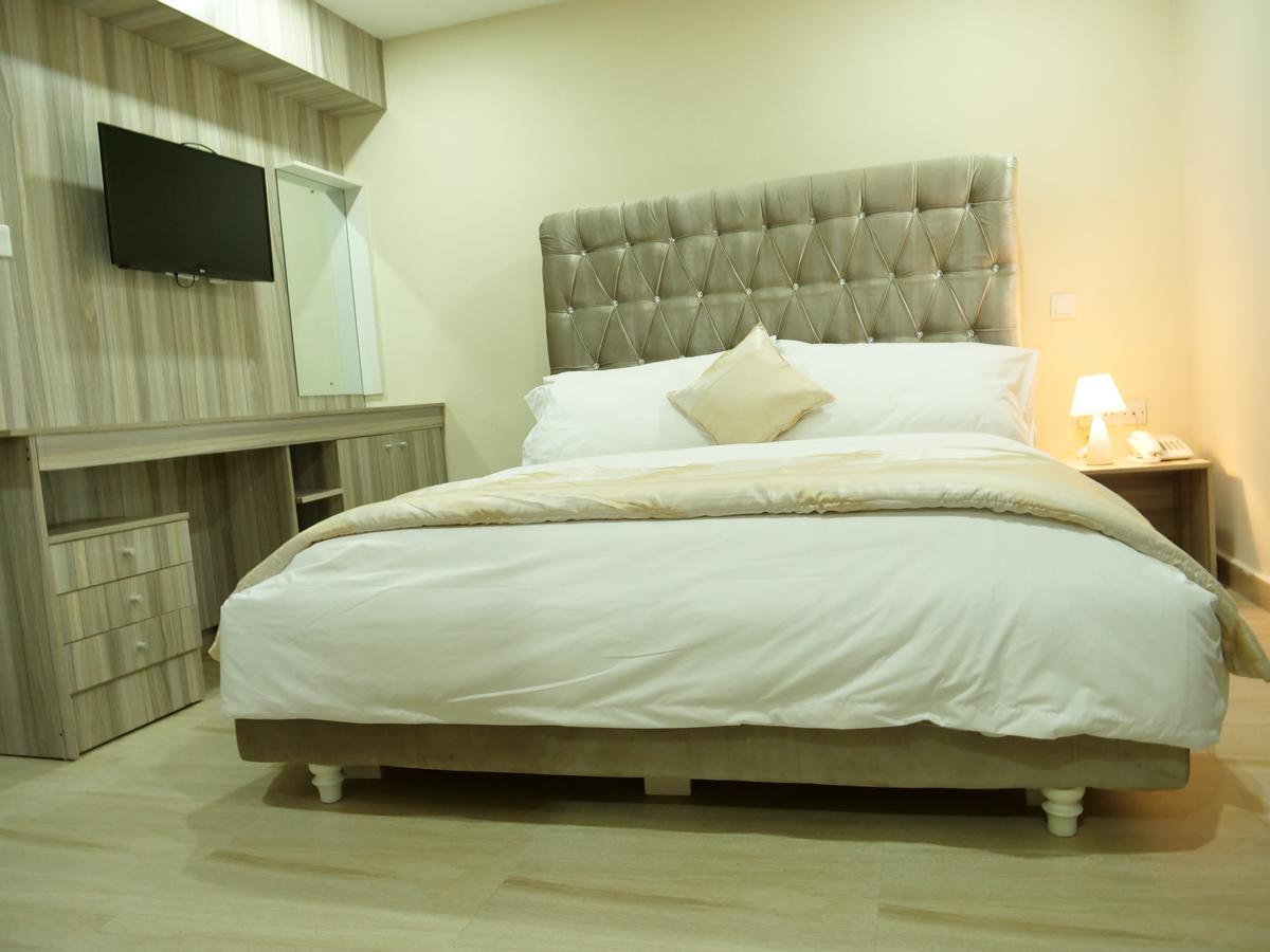 Alexia'S Place Hotel Lagos Extérieur photo