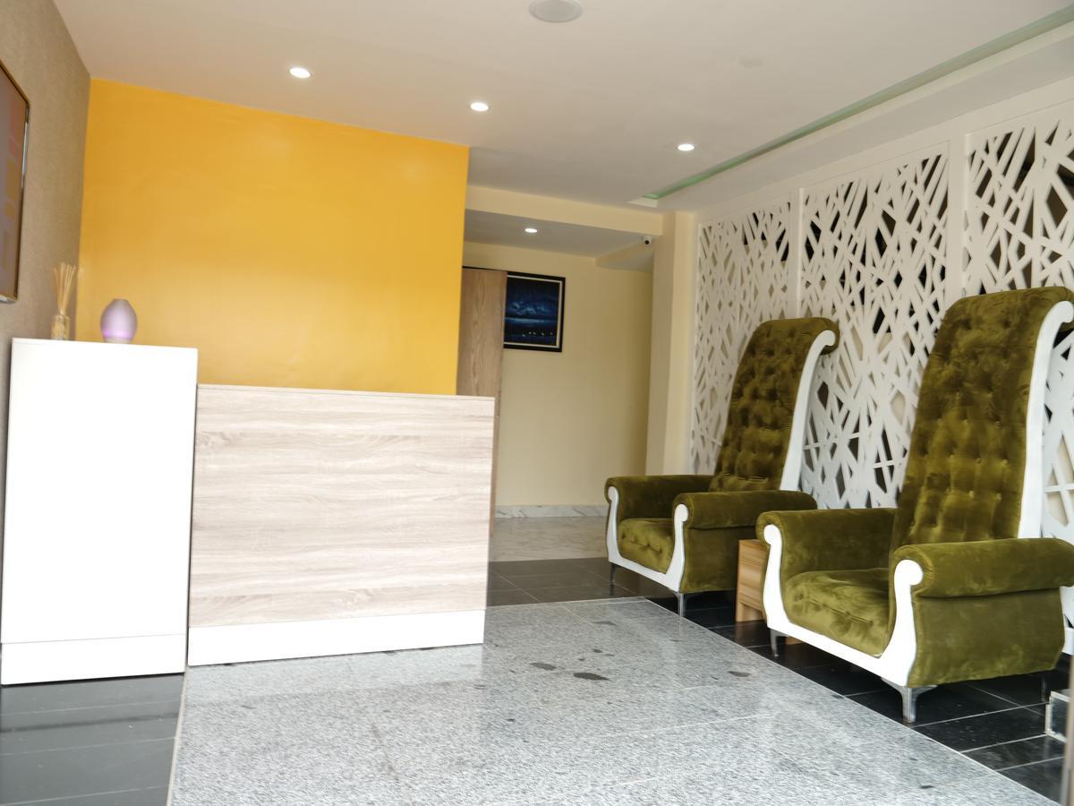 Alexia'S Place Hotel Lagos Extérieur photo