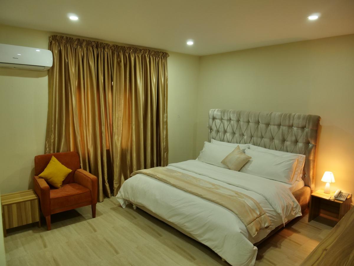 Alexia'S Place Hotel Lagos Extérieur photo