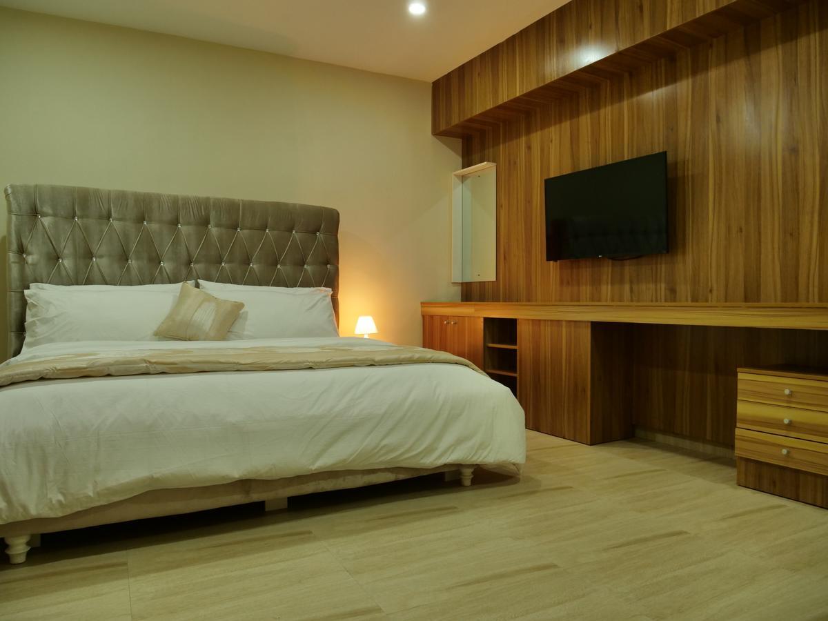 Alexia'S Place Hotel Lagos Extérieur photo