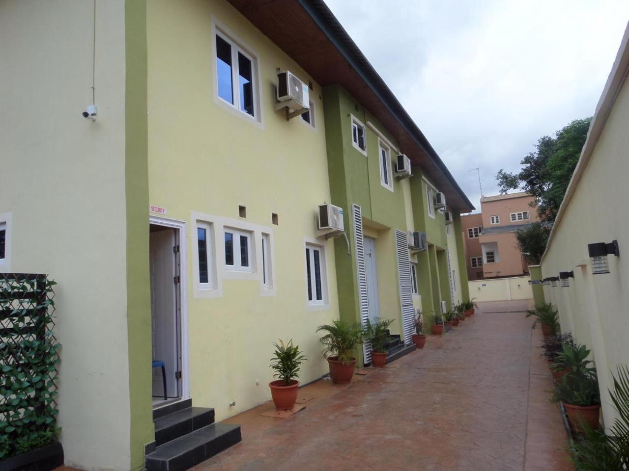 Alexia'S Place Hotel Lagos Extérieur photo