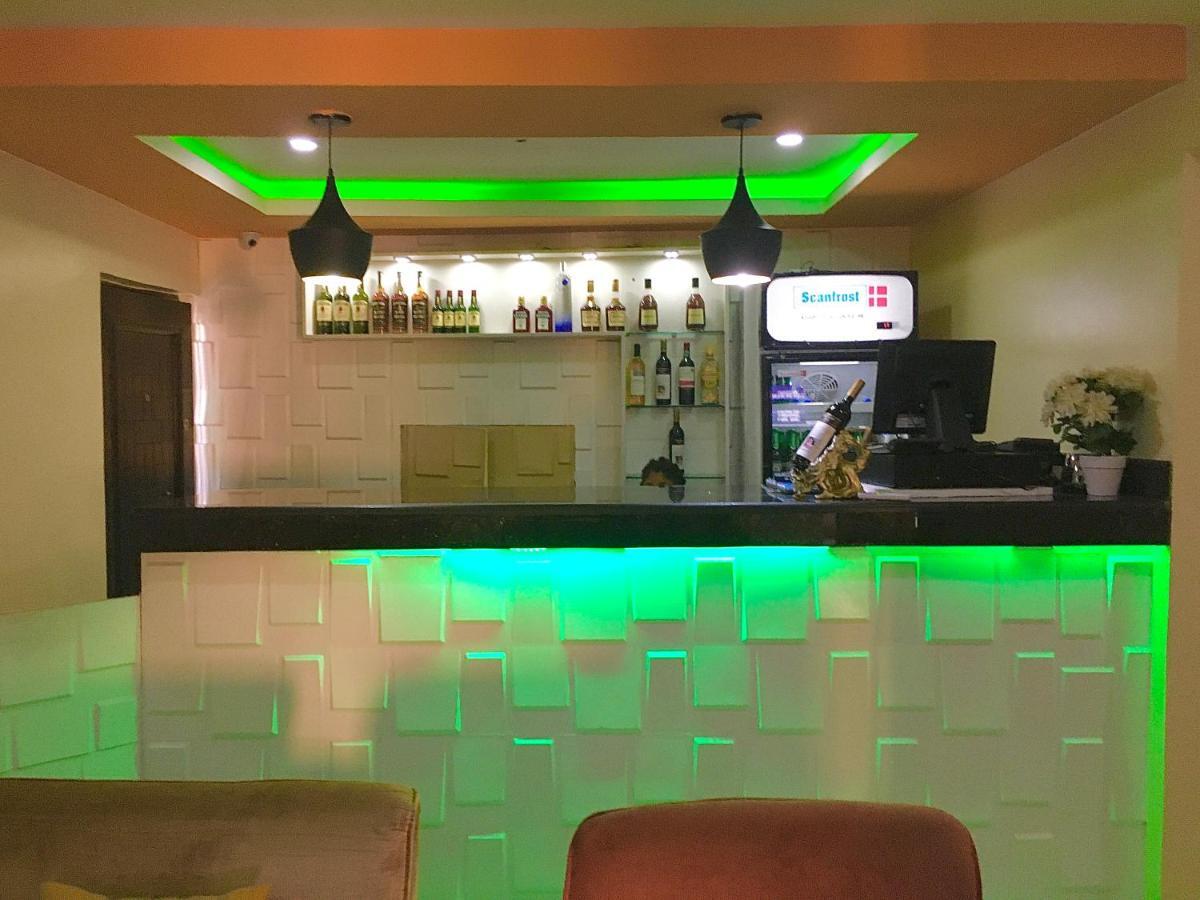 Alexia'S Place Hotel Lagos Extérieur photo