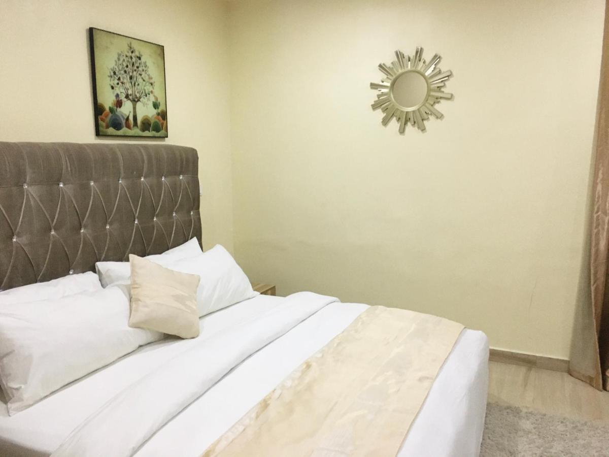 Alexia'S Place Hotel Lagos Extérieur photo